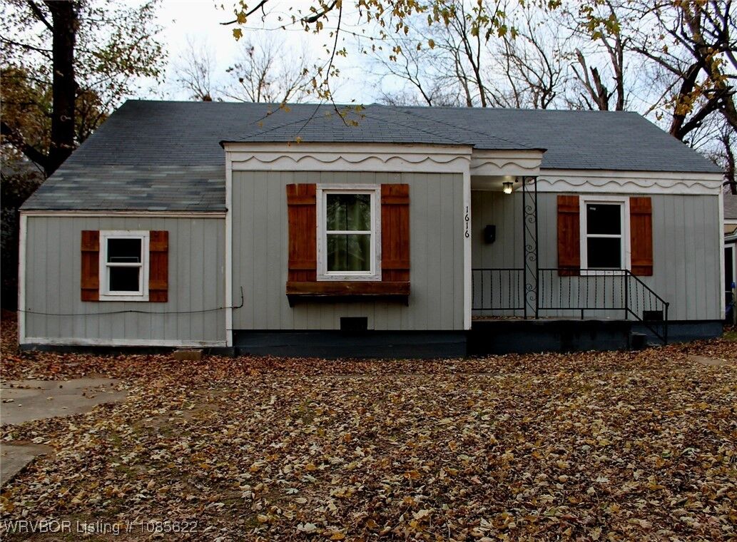 Property Photo: 1616 Houston Street OK 74403