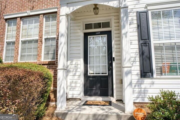 Property Photo: 1207 Penhurst Way GA 30043