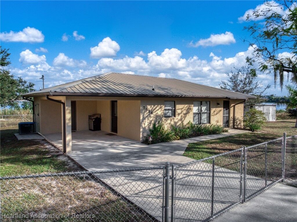 Property Photo:  1554 N Oak Park Avenue  FL 33825 