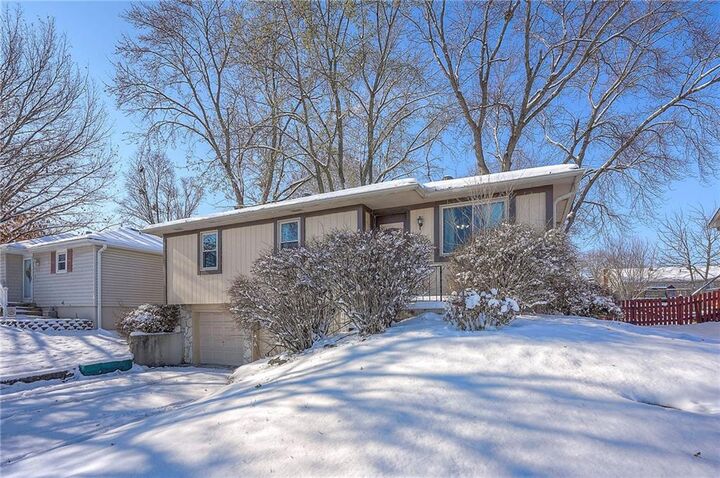Property Photo:  706 S 9th Street  KS 66111 