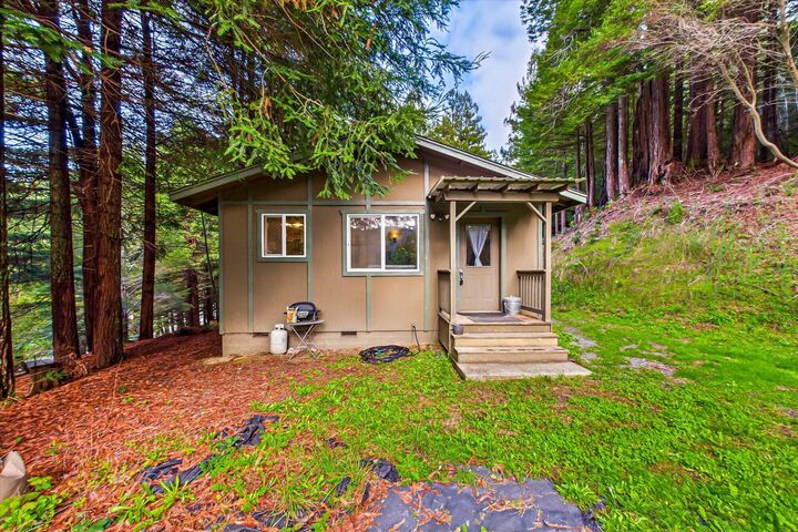 Property Photo:  220 Madrone Road  CA 95571 