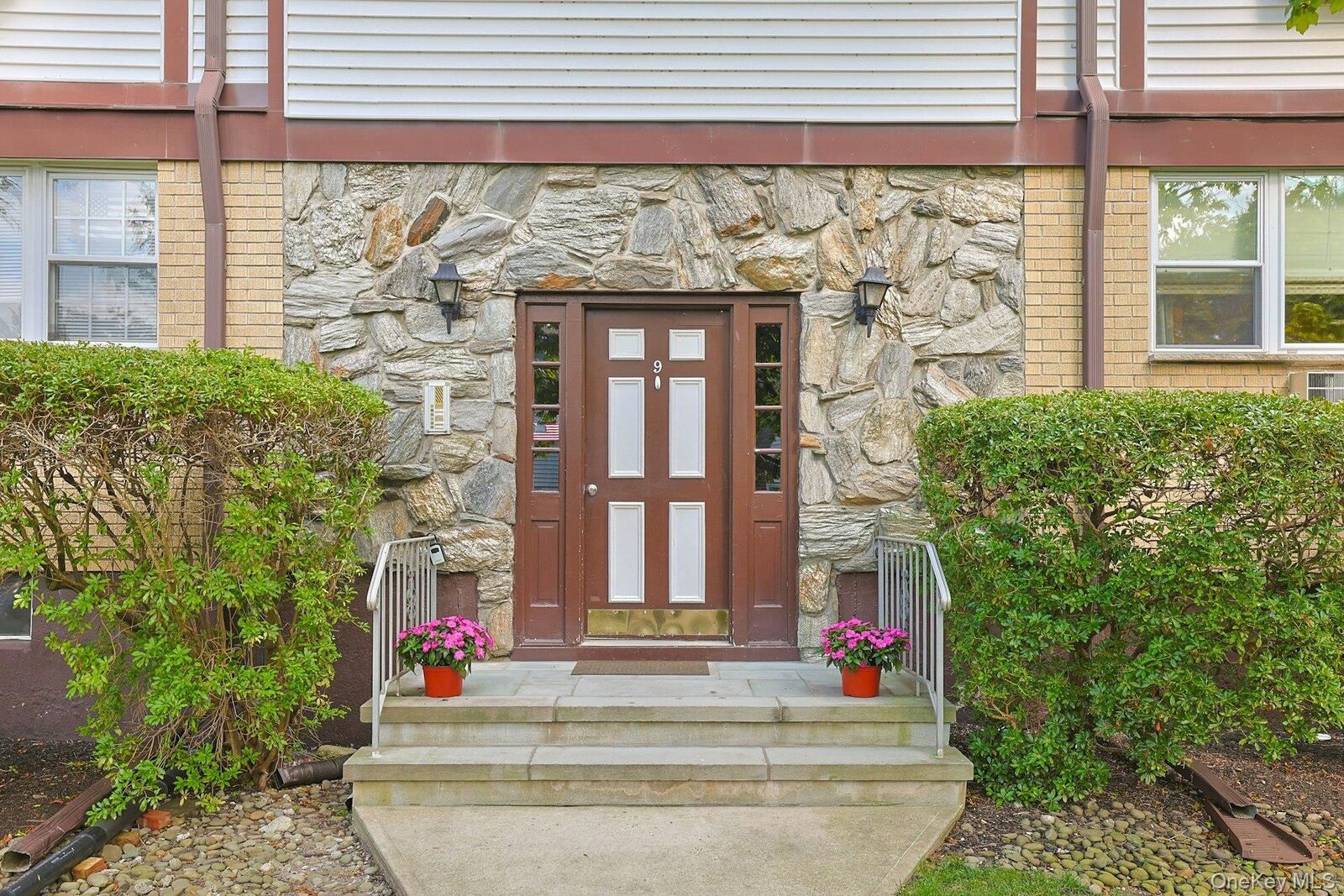 Property Photo:  9 Somerset Drive 11F  NY 10901 