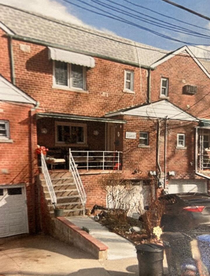 2544 Fish Avenue  Bronx NY 10469 photo
