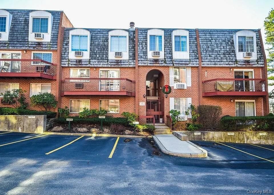 Property Photo:  55 N Broadway 2-21C  NY 10601 