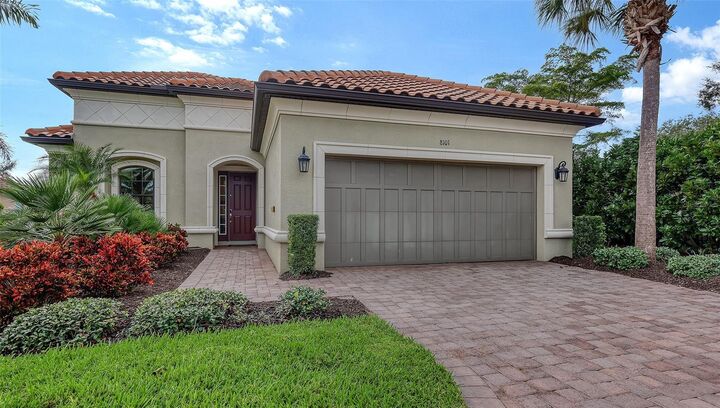 Property Photo:  8101 Gabanna Drive  FL 34231 