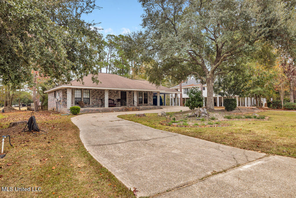 Property Photo: 635 Royal Oak Drive MS 39571