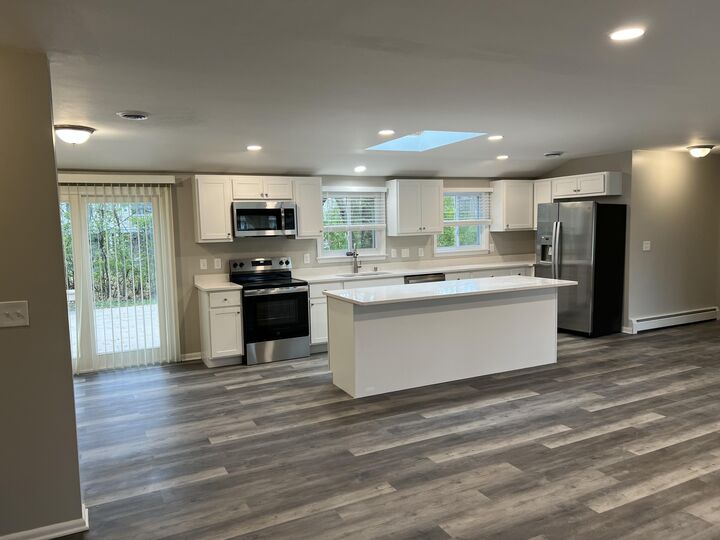 Property Photo:  1840 E Lone Oak Cir  WI 53045 