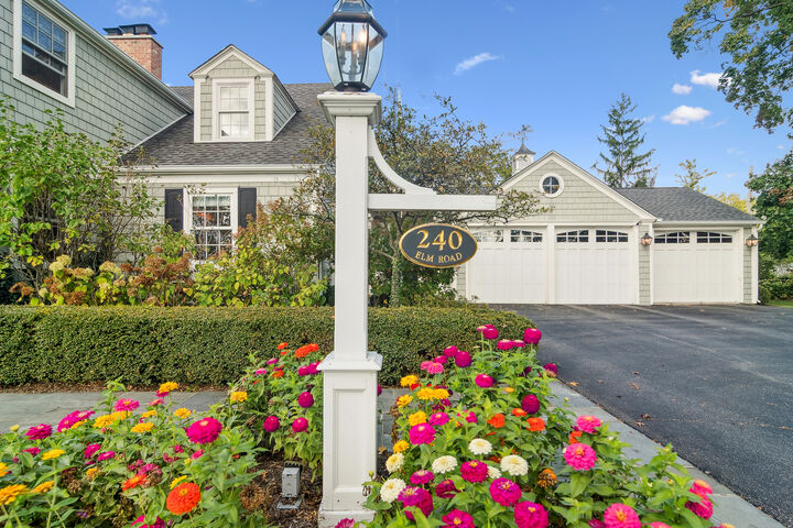 Property Photo: 240 Elm Road IL 60010