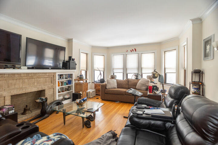 Property Photo:  5834 N Maplewood Avenue  IL 60659 