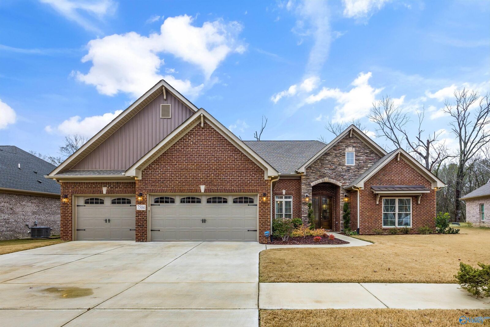 Property Photo: 7504 Flint Crossing Circle AL 35763