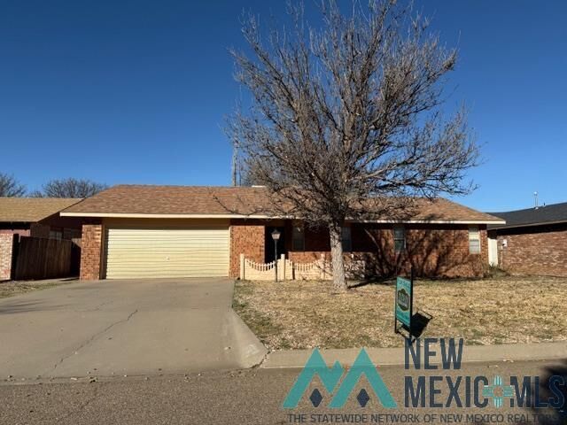 Property Photo:  2112 Jonquil Park Drive  NM 88101 