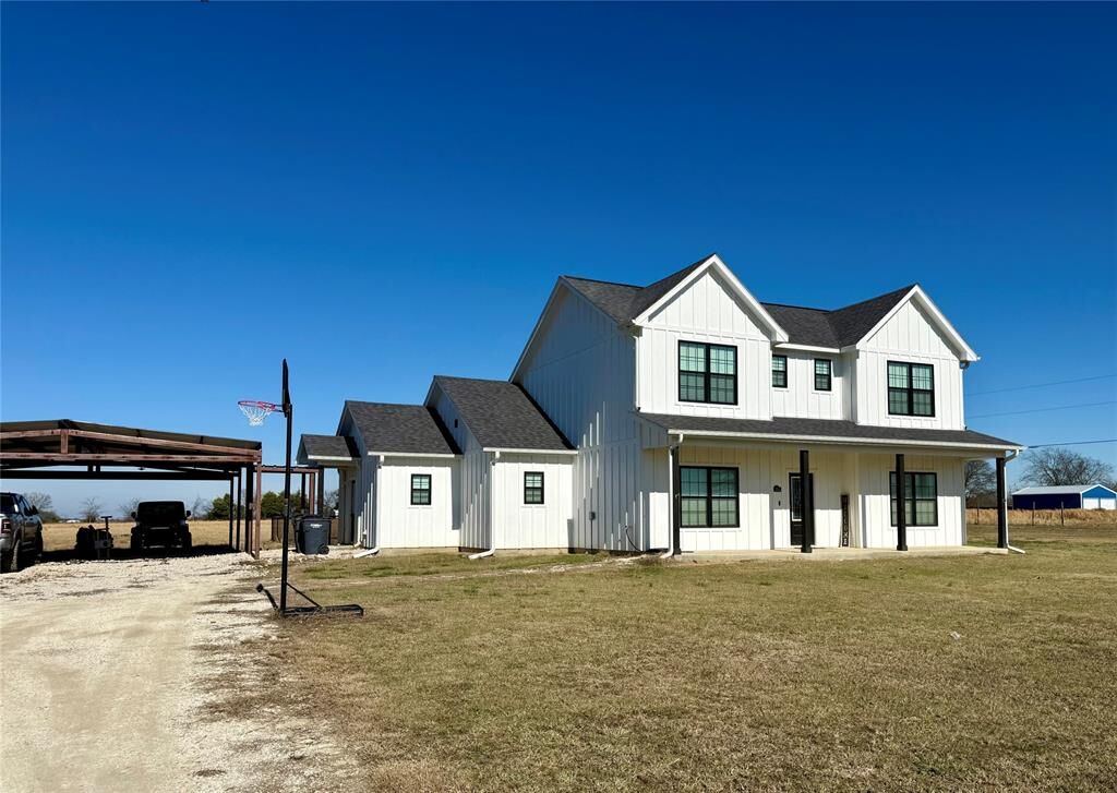 Property Photo:  1384 Rs County Road 1235  TX 75472 