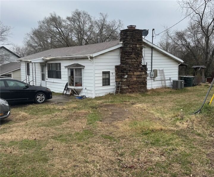 Property Photo:  1846 S Ashwood Avenue  AR 72701 