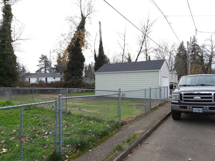 Property Photo:  890 25th St SE  OR 97301 