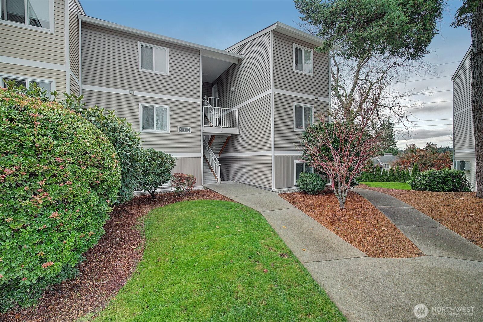 Property Photo: 12429 NE 130th Court G201 WA 98034