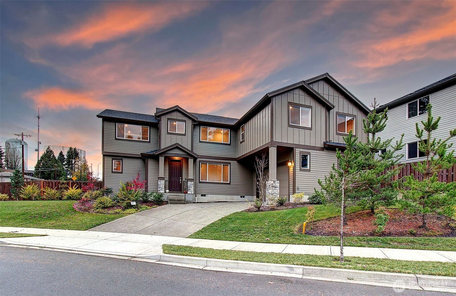 Property Photo:  6806 NE 16th Avenue  WA 98665 