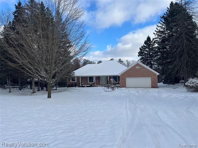Property Photo:  1637 S Lake Pleasant Road  MI 48412 