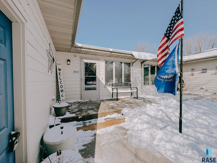 Property Photo: 203 S West Ave SD 57020