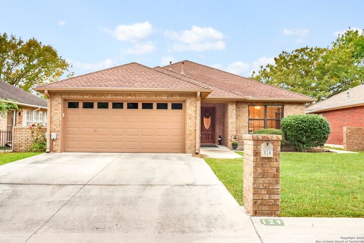 Property Photo:  124 Gardenridge  TX 78155 