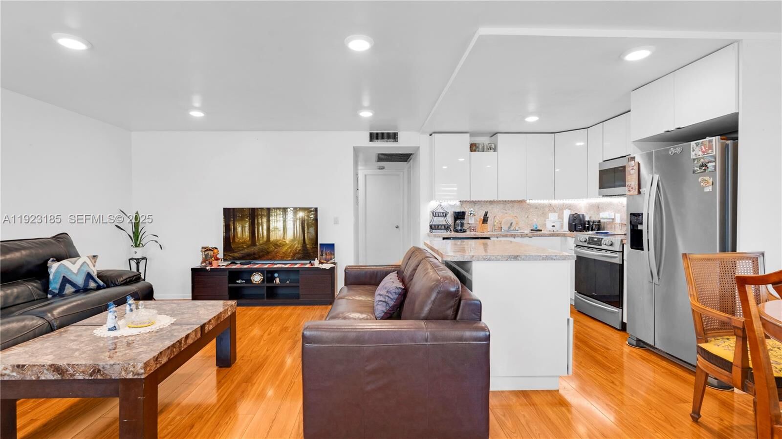 Property Photo: 551 SW 135th Ave 208B FL 33027