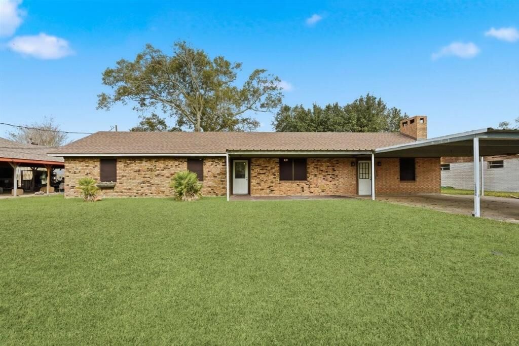 Property Photo: 909 Helen Street LA 70647