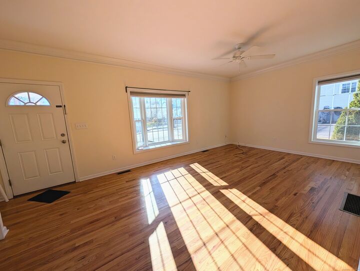 Property Photo:  