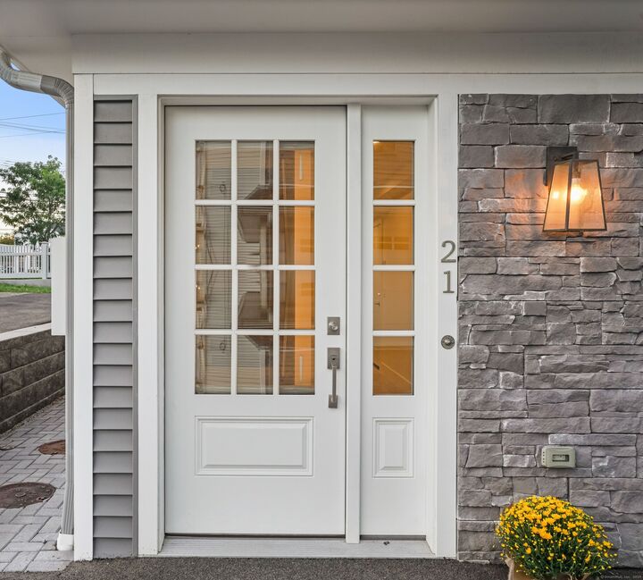 Property Photo:  21 Beaumont Street 21  CT 06824 