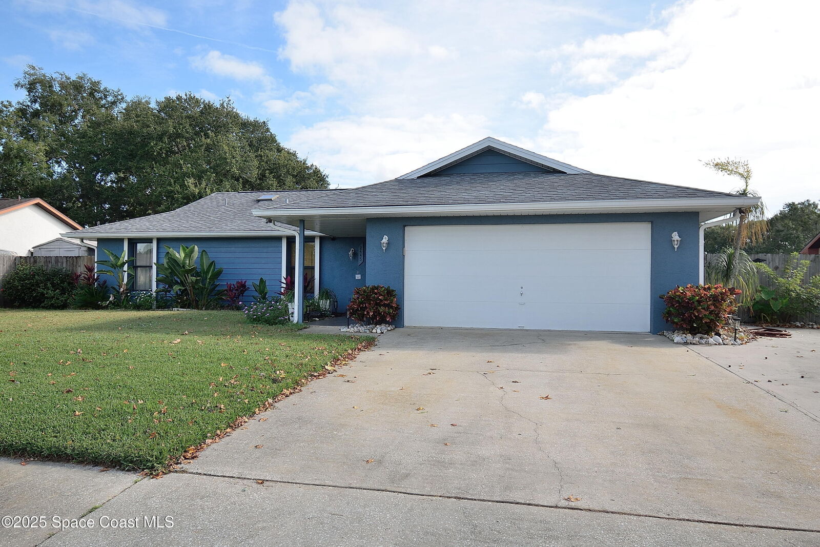 Property Photo:  2445 Christine Drive  FL 32796 