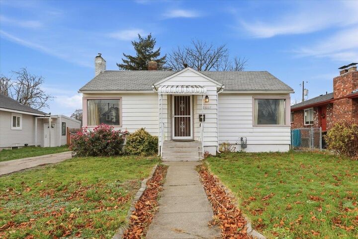 2607 N Crestline St  Spokane WA 99207 photo