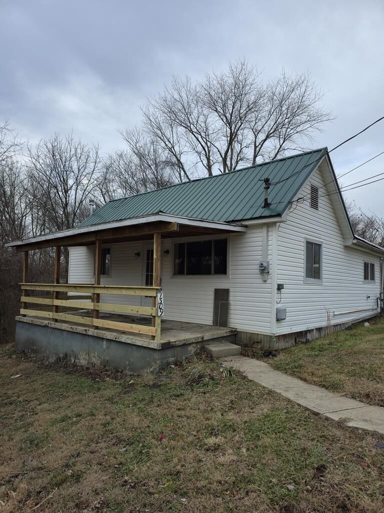 Property Photo:  1309 Maine Ave.  OH 45692 