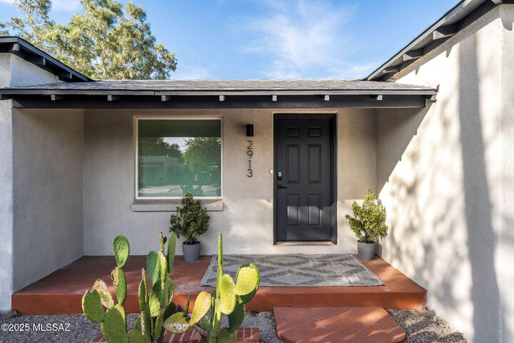 Property Photo: 2913 E Lester Street AZ 85716