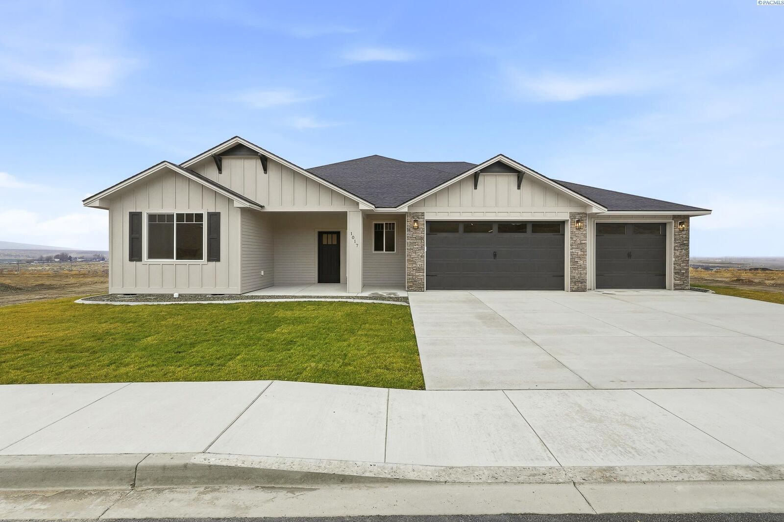 Property Photo:  1017 Thebes St.  WA 99353 