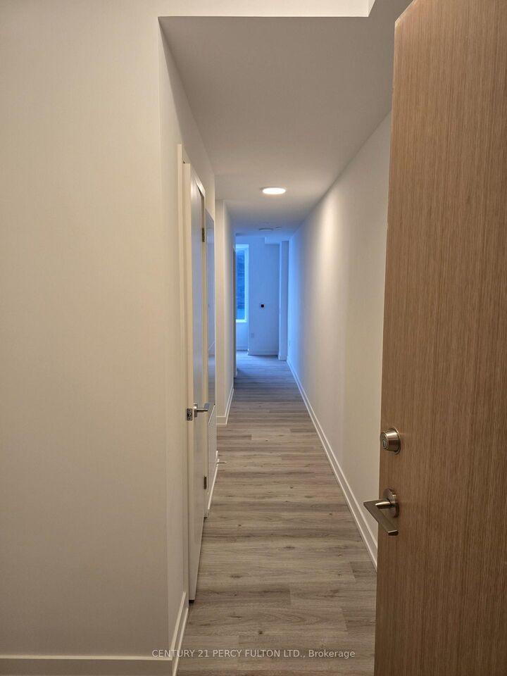 Property Photo:  395 Square One Drive 2810  ON L5B 0P6 