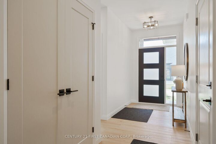 Photo de la propriété: 32 Postma Street 6 ON N0M 1A0