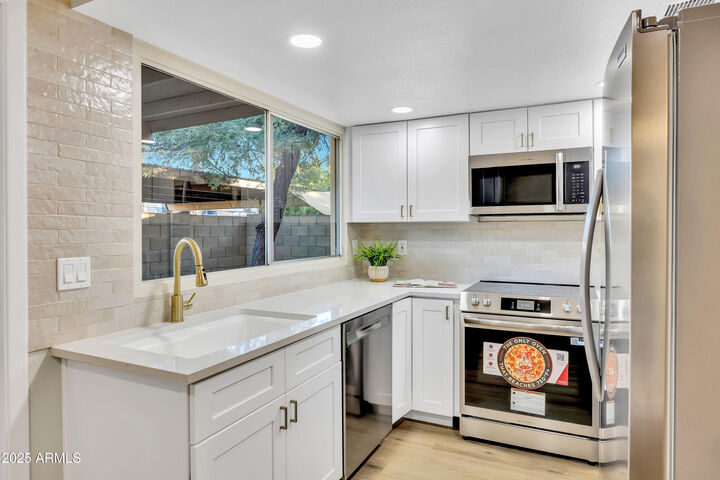 Property Photo:  2128 E Dunbar Drive  AZ 85282 