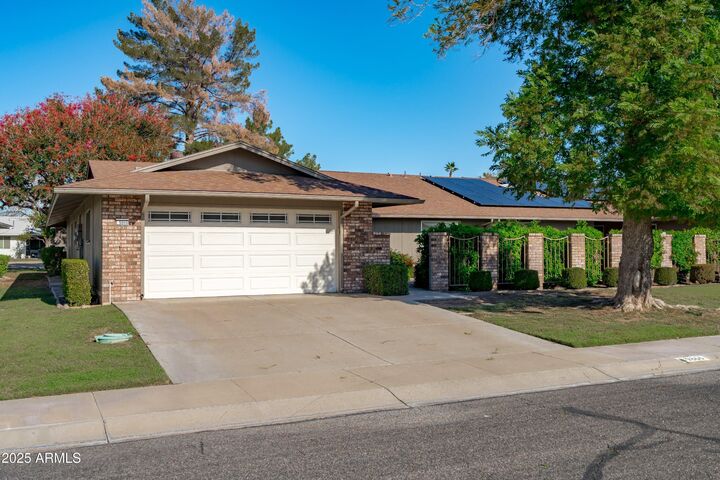 Property Photo:  9866 W Highwood Court  AZ 85373 