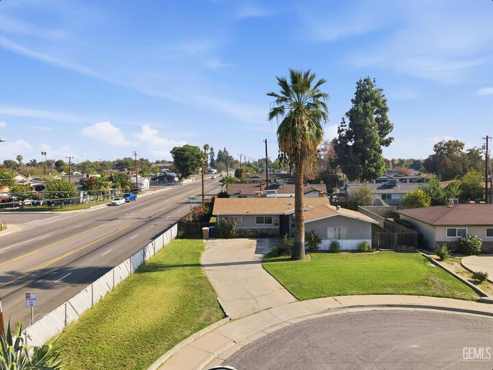 Property Photo:  2500 Blackstone Court  CA 93304 