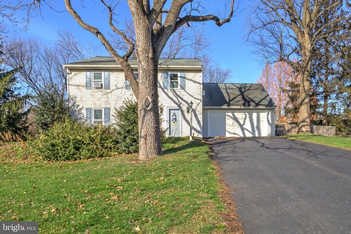 Property Photo:  206 Pleasant Hill Drive  PA 17543 