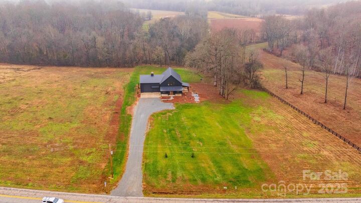 Property Photo: 1040 Third Creek Church Road NC 27013