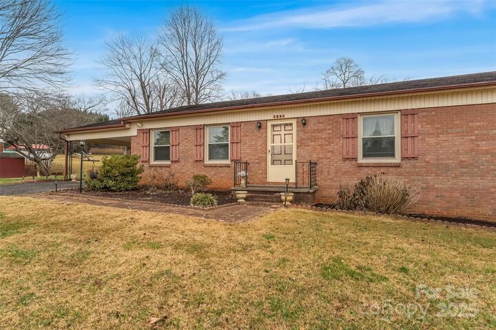 Property Photo:  2580 Sweetbriar Circle  NC 28645 