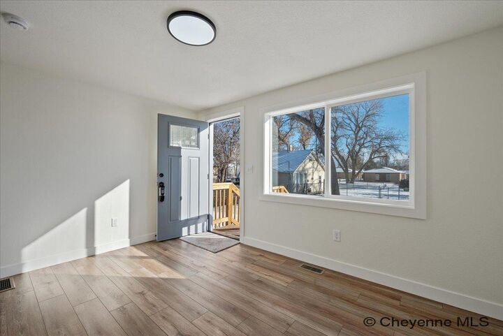 Property Photo: 1012 E 8th St WY 82001