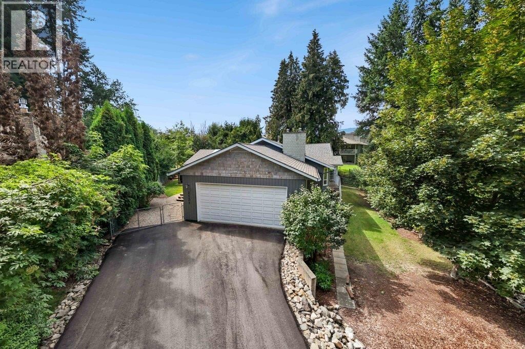 Photo de la propriété:  2131 21 Street Northeast  BC V1E 3E4 