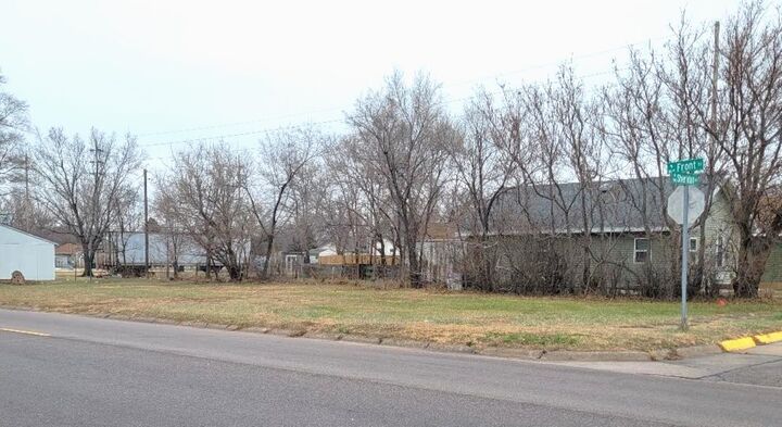 Property Photo:  621 N Sheridan Avenue  NE 69101 