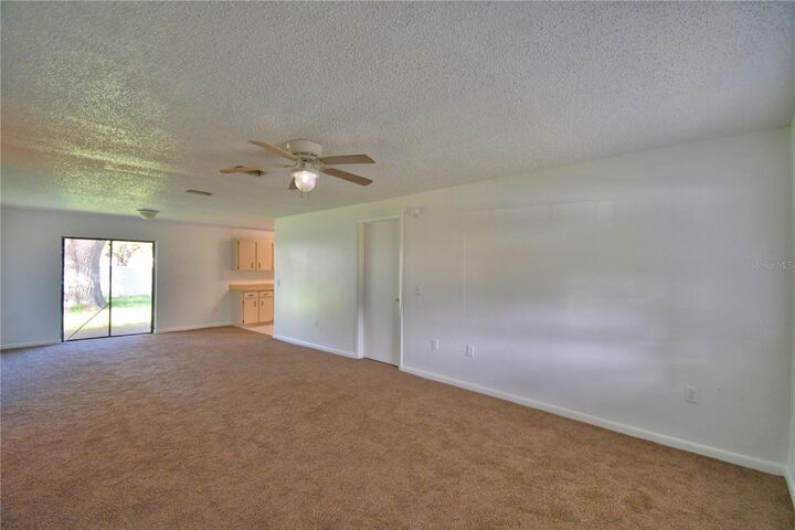 Property Photo: 373 Lake Daisy Circle FL 33884