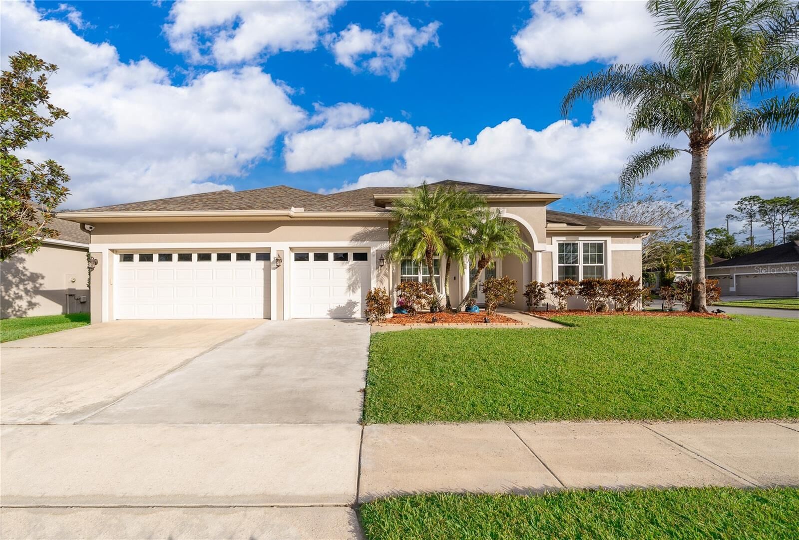 Property Photo:  2730 Old Redpine Way  FL 32825 