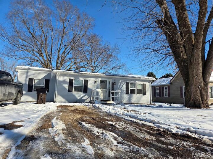 Property Photo: 160 S Church IL 62356