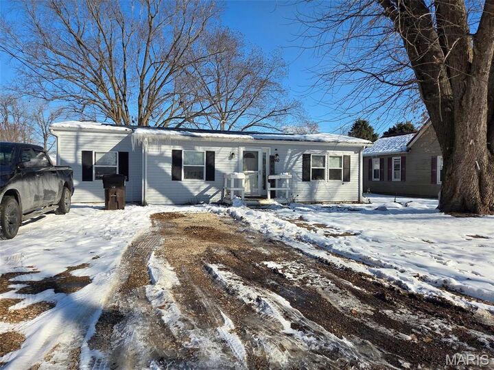 Property Photo:  160 S Church  IL 62356 