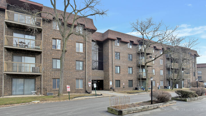 Property Photo: 840 Elder Road A405 IL 60430