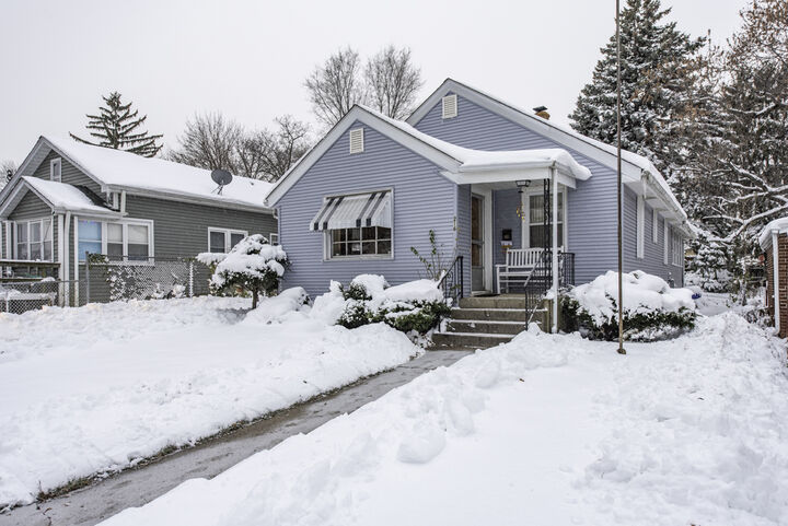 Property Photo:  216 S Martin Avenue  IL 60085 