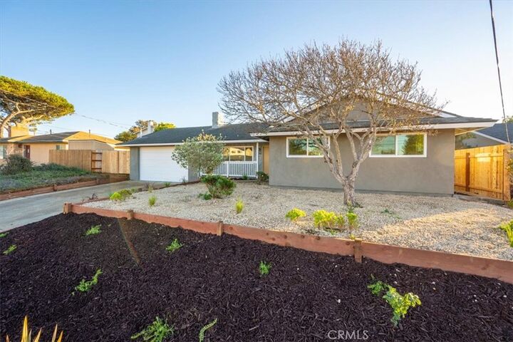 Property Photo:  773 Woodland  CA 93402 